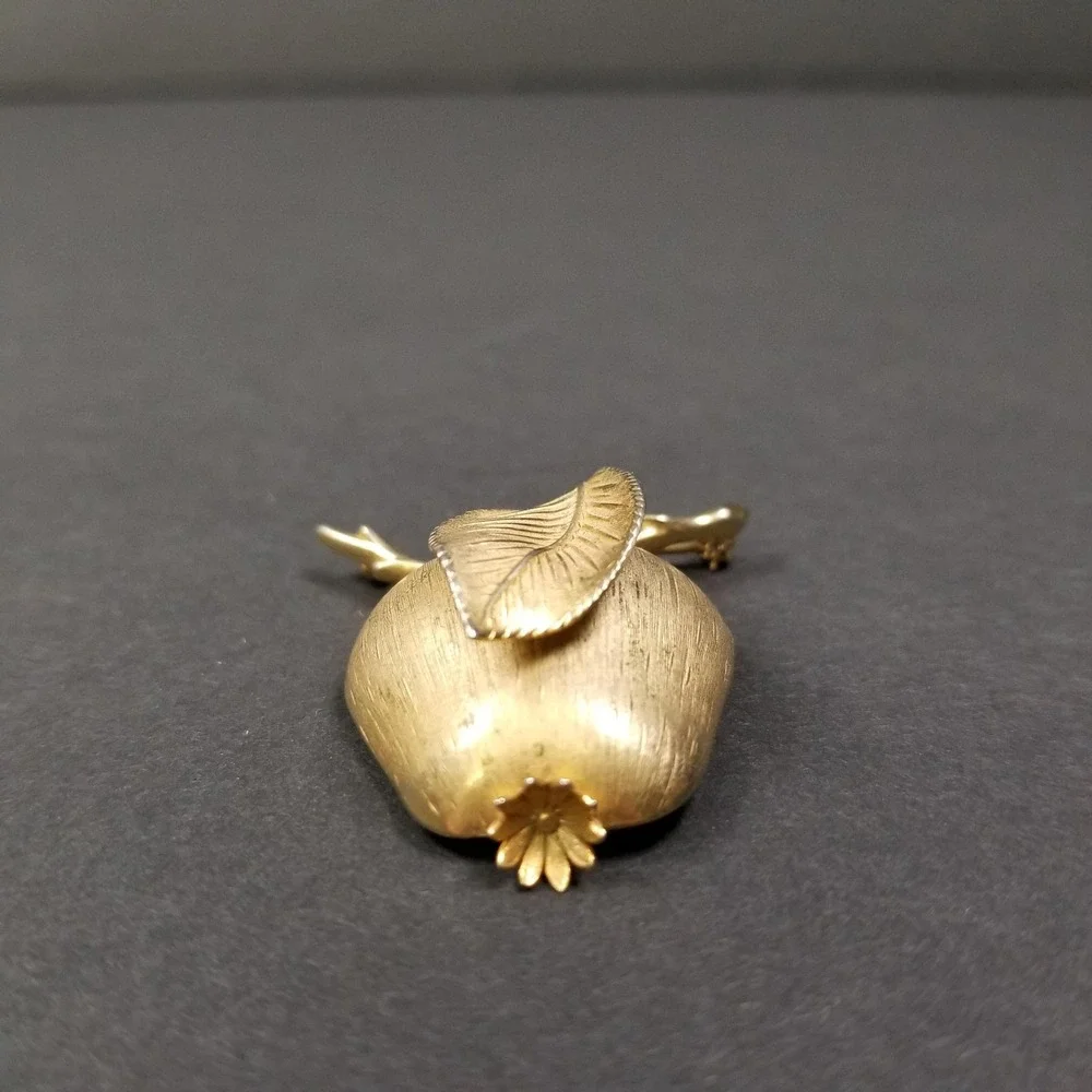Vintage Gold Tone Textured Apple Brooch Pin‎ Leaf Branch Stem Mid-Century Modern